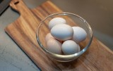 Jajka wielkanocne. Pomysły na jajka faszerowane i potrawy z jajek na różne sposoby [PRZEPISY NA WIELKANOC]