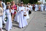 Boże Ciało 2021. Rekordowe tłumy ludzi na procesjach w Świętokrzyskiem! Zobacz relacje z parafii całego regionu [DUŻO ZDJĘĆ]