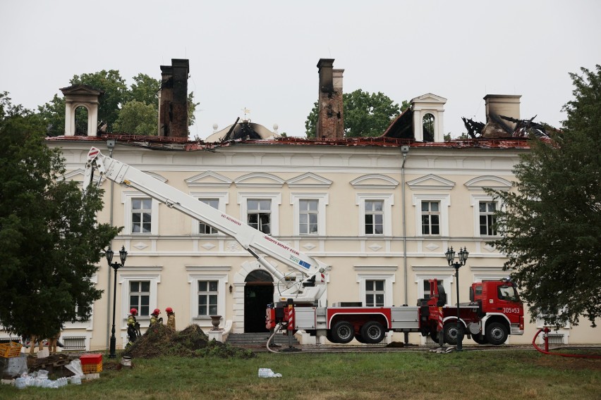 Wielki pożar dotknął zabytkowy pałac w Konarzewie.