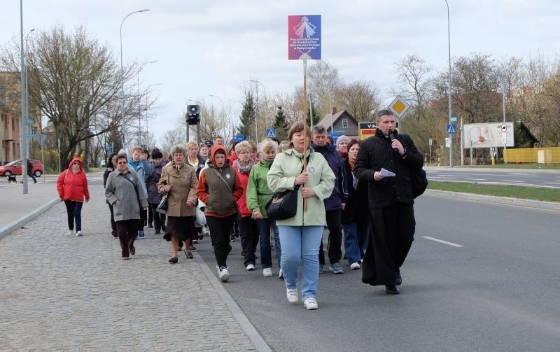 Piesza pielgrzymka do sanktuarium Miłosierdzia Bożego w Białymstoku (zdjęcia, wideo)