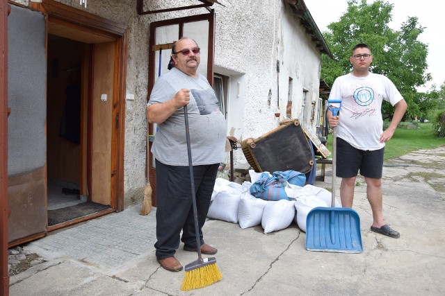 Poszkodowana rodzina Zenona Mokrzyckiego z Rusocina.