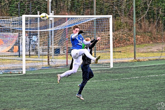 Zdecydowana większość sparingów rozgrywana jest na boiskach ze sztuczną murawą. Boiska trawiaste jeszcze nie nadają się do gry i treningów