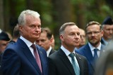 Prezydenci Polski i Litwy uczcili 90. rocznicę śmierci litewskich lotników w Pszczelniku