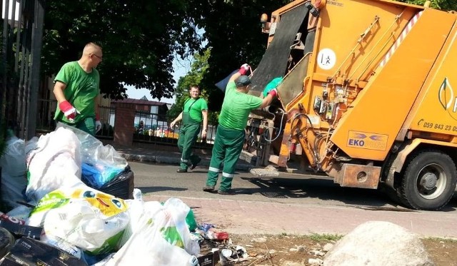Przedsiębiorcy z gminy Ustka są niezadowoleni z wywozu śmieciWywozem śmieci w gminie Ustka zajmuje się konsorcjum firm PGK Słupsk i King