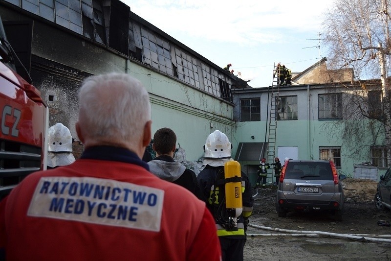 Częstochowa: Pożar fabryki na Stradomiu [ZOBACZCIE ZDJĘCIA]