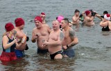 Morsy z Grudziądza zaliczyły dziś noworoczną kąpiel w jeziorze! [zdjęcia]