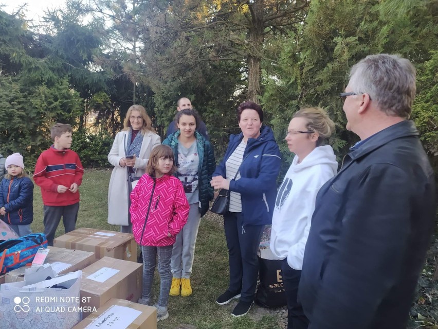 Powiat kazimierski pomaga uchodźcom z Ukrainy. W całym regionie nadal prowadzone są zbiórki 