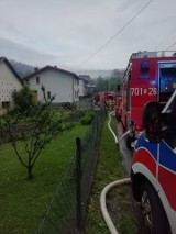 Wybuch gazu w Trzebini pod Żywcem. Dwie osoby zostały ranne. Jedna ciężko. 62-latkę do szpitala zabrał śmigłowiec LPR