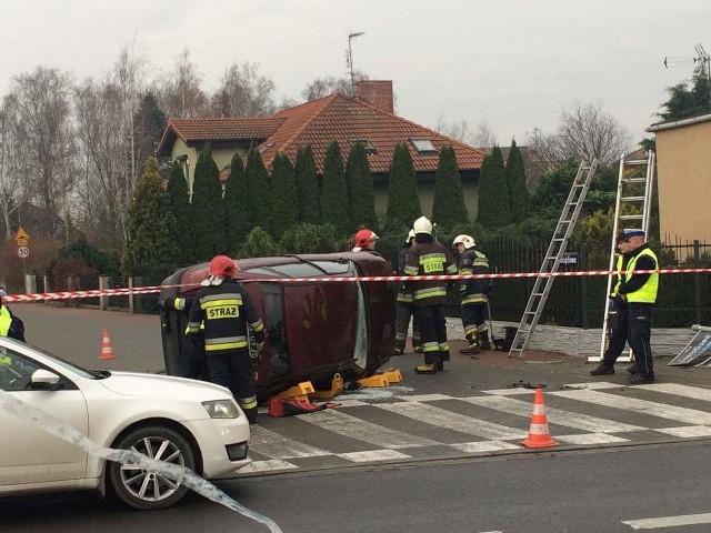 Kolizja na Szarotkowej w Poznaniu. Pijany uciekł z miejsca zdarzenia - 25 listopada 2017