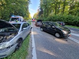 Wypadek na drodze między Koszalinem a Mścicami. Dwie osoby trafiły do szpitala [ZDJĘCIA]