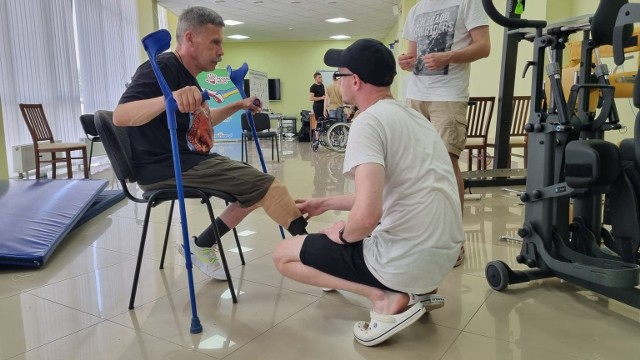 By centrum rehabilitacyjna na Ukrainie mogło działać i dalej pomagać żołnierzom, potrzebne jest wsparcie. Dokładnie 800 tys. zł na protezy.