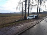 Wypadek w Ujeździe. Nim przyjechały służby, poszkodowanej pomagali burmistrz Klimontowa i strażak ochotnik