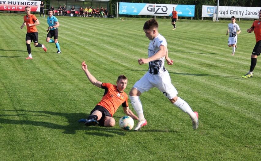 3. liga. KSZO 1929 Ostrowiec przegrał w Wólce Pełkińskiej. Decydująca bramka w dodanym czasie 