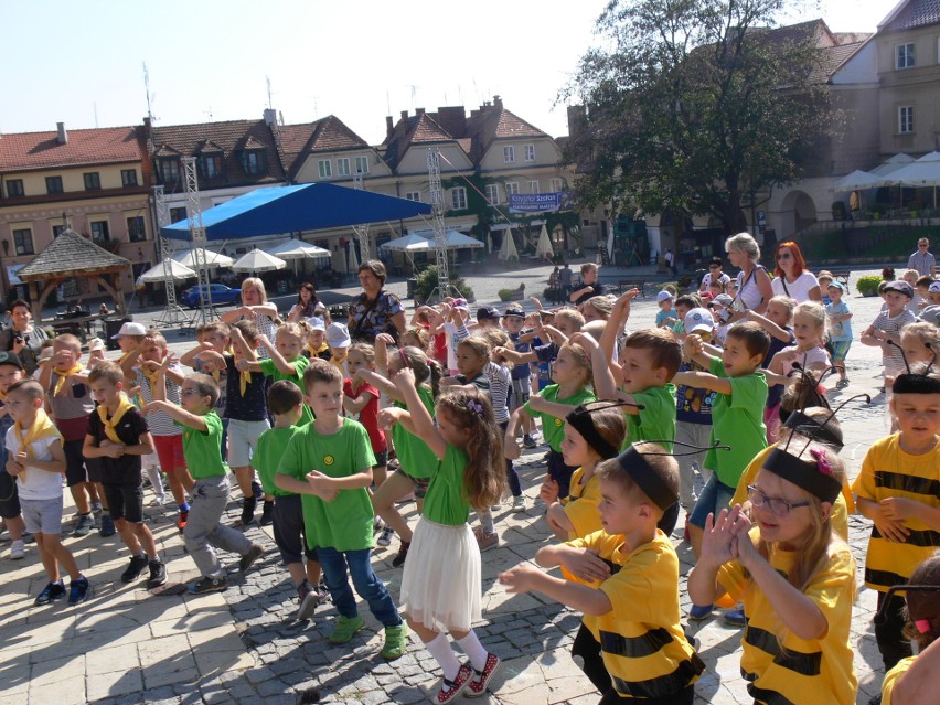 Taniec, śpiew to tylko część atrakcji przygotowanych dla...