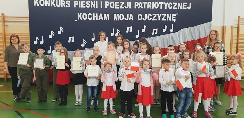 W Miedzierzy rozstrzygnięto szkolny etap konkursu pieśni i poezji patriotycznej. Kto wystąpi w etapie regionalnym? [ZDJĘCIA] 