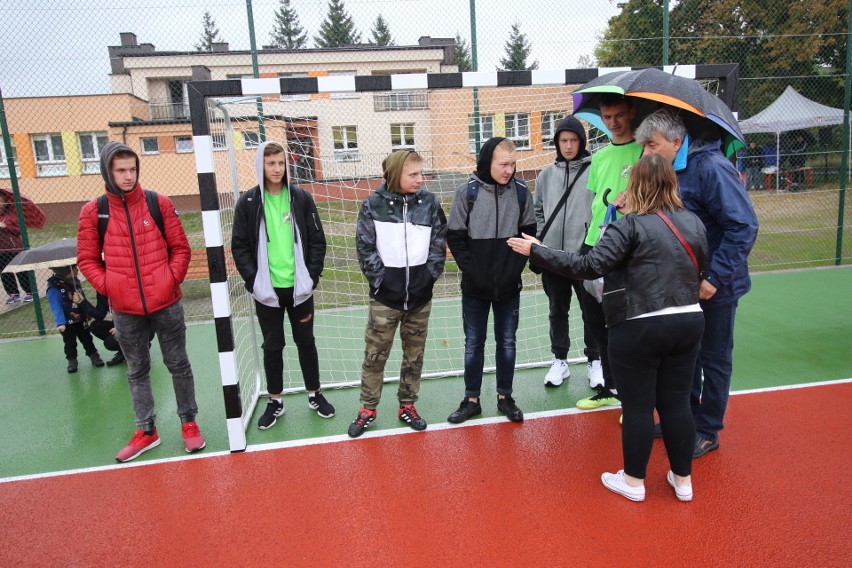 Uroczyste otwarcie wielofunkcyjnego boiska w Korzecku. Kosztowało ponad 400 tysięcy! (WIDEO, zdjęcia)