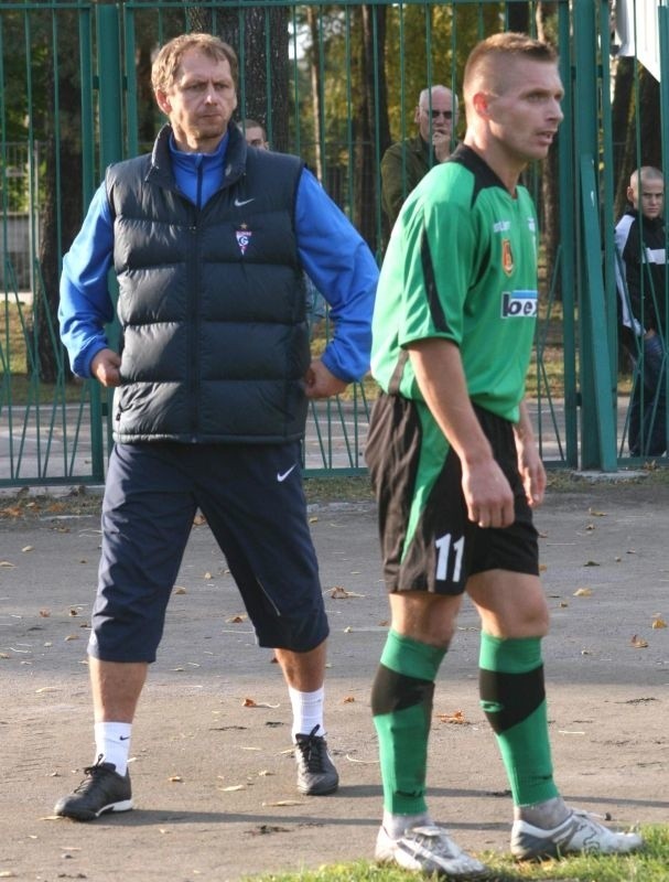 Marek Piotrowicz (z lewej, obok piłkarz Stali, Krzysztof Trela) zawitał ponownie do Stalowej Woli ze swoim Górnikiem Zabrze.