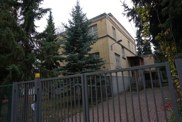 Do kwietnia 2016 r. Policyjna Izba Dziecka mieściła się w budynku przy ul. Winogrady.