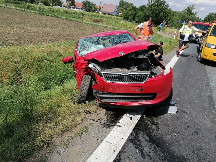 Wypadek trzech samochodów na drodze Wrocław - Kłodzko