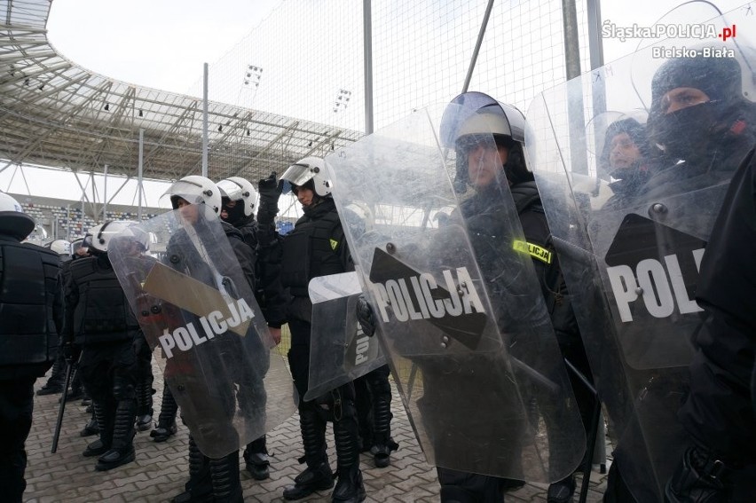 Bielsko-Biała: policjanci ćwiczyli na stadionie BKS-u ZDJĘCIA