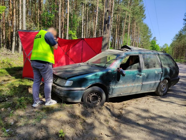 Śmiertelny wypadek koło Trzebielin. Mężczyzna uderzył słup energetyczny.