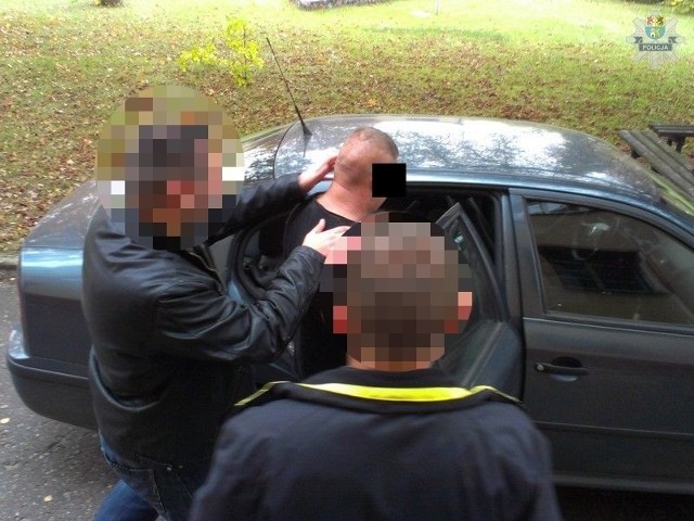 Policjanci z wydziału kryminalnego z Lęborka zatrzymali dwóch mężczyzn podejrzanych o kradzieże szyn kolejowych i metalowych elementów torowiska z terenu powiatu wejherowskiego.