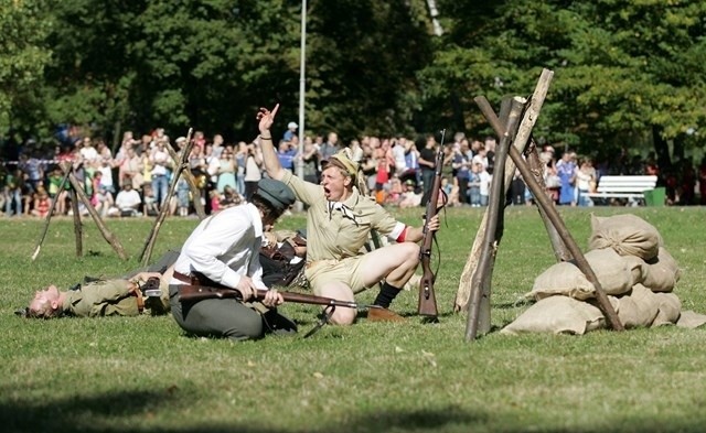 Obrona wieży spadochronowej w Katowicach 2013