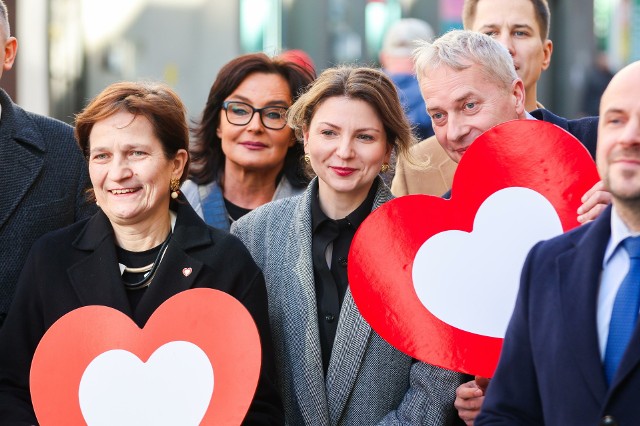 Monika Rosa pytana o to, czy w klubie KO będzie dyscyplina w sprawie głosowań, przypomniała, że Koalicja Obywatelska zgłosiła projekt ustawy, który – jak podkreśliła – „mówi o legalnej i bezpiecznej aborcji”