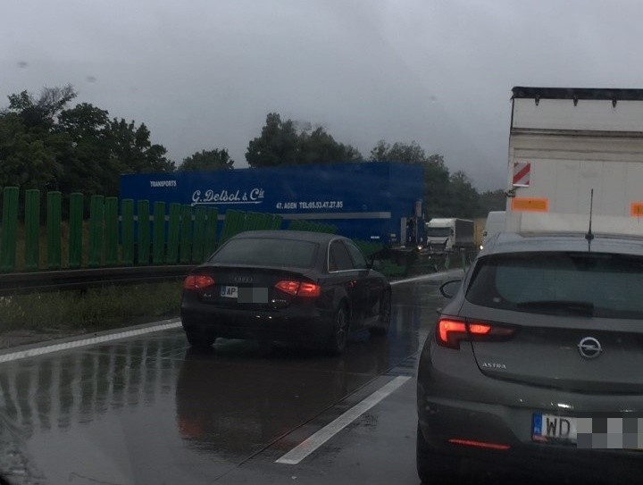 Wypadek na A4. Autostrada zablokowana. Objazd przez AOW