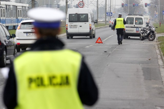 Wypadek z udziałem motocyklisty - zdjęcie ilustracyjne