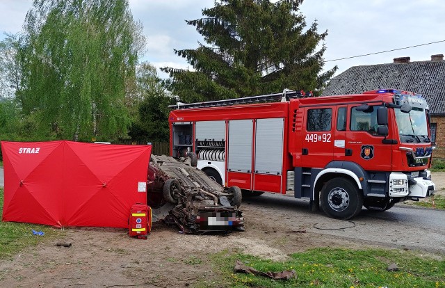 Do zdarzenia doszło ok. godz. 13.30 w miejscowości Rychnowo w gminie Świecie nad Osą. Jedna osoba poniosła śmierć. To 73-letni mężczyzna. 