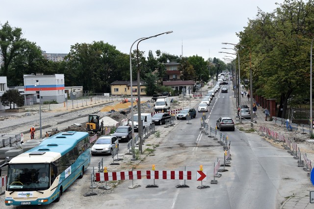 Odcinek ul. Oleskiej od okolic WiK do Chabrów będzie zamknięty w czwartek. Dzień wcześniej zlikwidowane będzie zamknięcie pasa tej drogi w stronę stacji Opole Wschodnie.