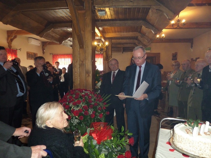 Jubilatce gratulował Jacek Kozłowski, wojewoda mazowiecki.