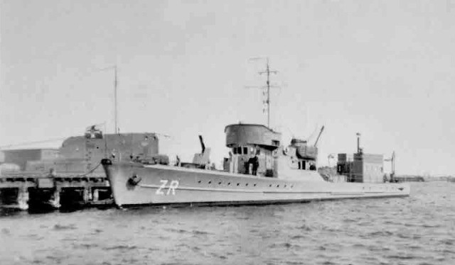 „Żurawia” po 1939 roku Niemcy wcielili do swojej floty. W 1946 roku wrócił do kraju. Po porwaniu i powrocie do kraju przebudowano go i zmieniono jego nazwę.