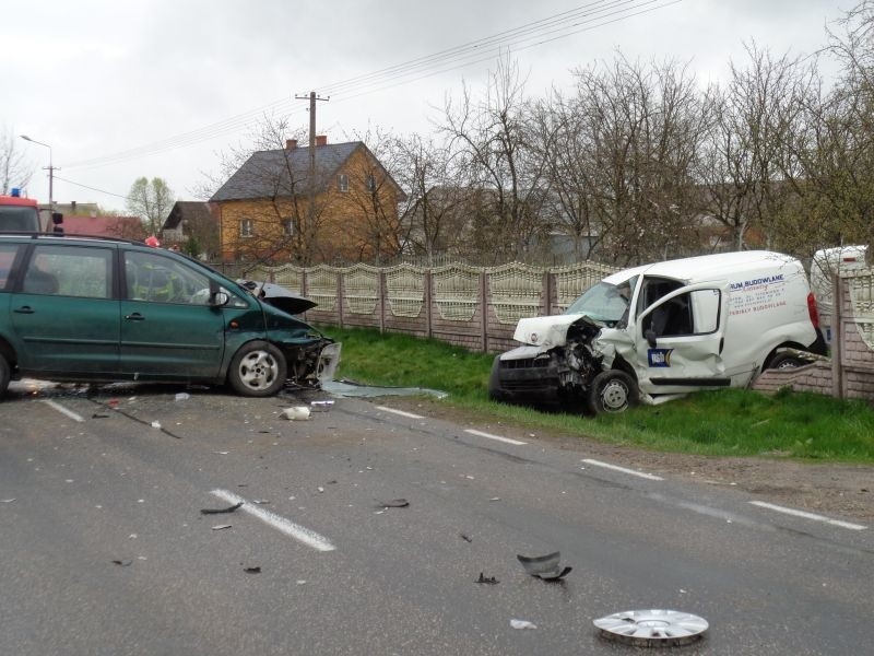 W wyniku zderzenia pojazdów na miejscu zginał 81 letni...