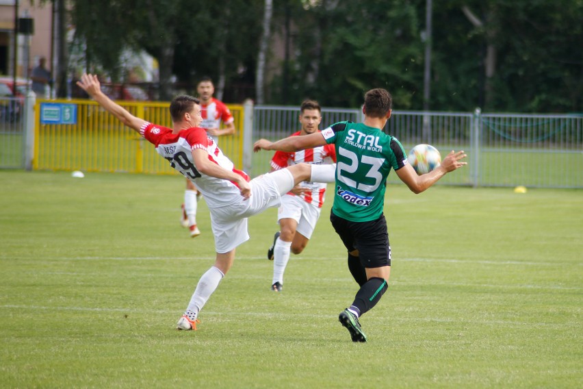 2 liga. Stal Stalowa Wola i Apklan Resovia miały podczas derbów w składzie po kilku debiutantów. Jak wypadli? [WIDEO, BRAMKI Z MECZU]