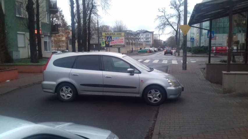 Mistrzowie parkowania. Tak parkują w Toruniu! Zobacz zdjęcia!