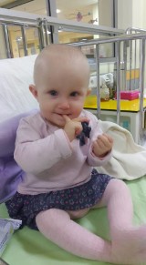 Mała Matylda czeka na naszą pomoc, by pokonać nowotwór 