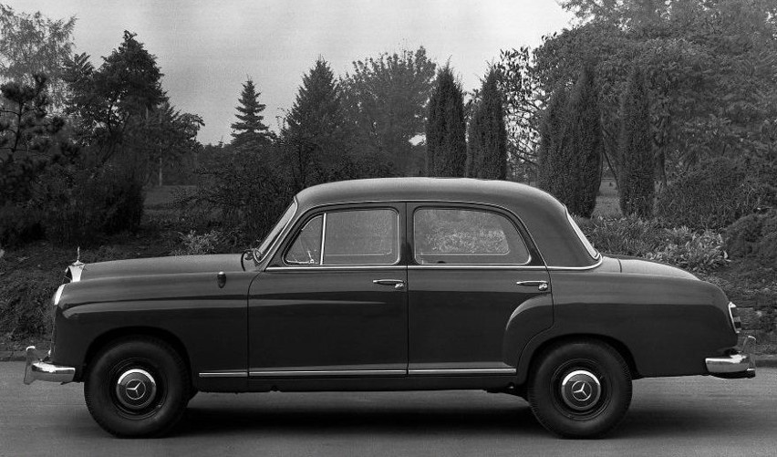 Mercedes „Ponton” W 121 - tu w odmianie 190 D z roku 1958. W...