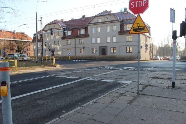 Zakończył się remont skrzyżowania ul. Wrocławskiej z Łużycką w Bytomiu. Zobacz kolejne zdjęcia. Przesuwaj zdjęcia w prawo - naciśnij strzałkę lub przycisk NASTĘPNE >>>