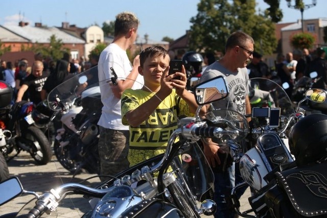 Motocykliści przyjechali do Siewierza, by pomóc małej Oliwce Zobacz kolejne zdjęcia/plansze. Przesuwaj zdjęcia w prawo - naciśnij strzałkę lub przycisk NASTĘPNE