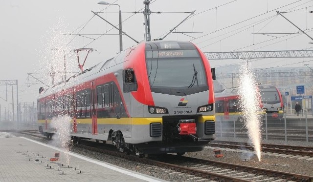 W pociągach Łódzkiej Kolei Aglomeracyjnej można w sobotę jeździć za darmo, jeśli pokaże się dowód rejestracyjny pojazdu.