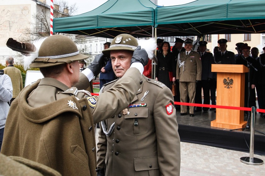 Nowy dowódca podhalańczyków dostał odznakę pamiątkową z nr...