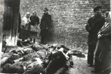Rocznica pogrzebu ofiar masowego mordu na Radogoszczu w 1945 roku. Dwie zbiorowe mogiły na cmentarzu w Łodzi