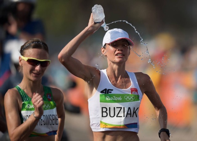 Paulina Buziak z LKS Stali Mielec na trasie 20 kilometrów chodu sportowego w czasie Igrzysk Olimpijskich.