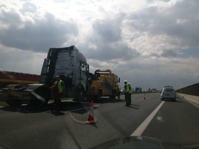 We wtorek około godziny 12.15 doszło do zderzenia dwóch samochodów ciężarowych na 168. kilometrze autostrady w kierunku Świecka.Zobacz więcej ---->