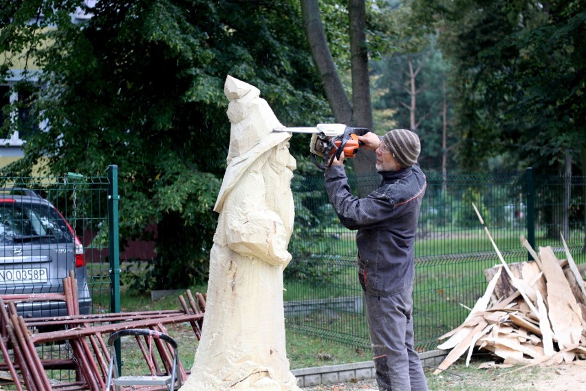 Plener rzeźbiarski "Parkowy Świat Bajek" w Karniewie,...