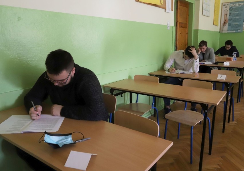 Próbna matura z języka angielskiego w powiecie radomskim. Uczniowie zadowoleni z egzaminu