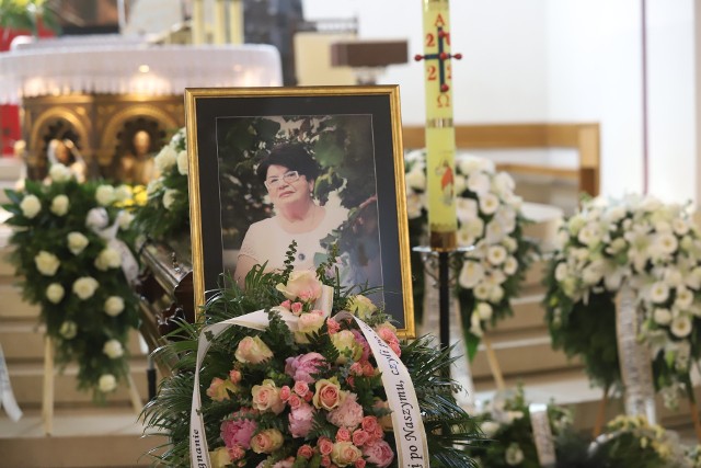 Pogrzeb Marii Pańczyk-Pozdziej odbył się w sobotę, 21 maja w jej rodzinnych Tarnowskich Górach.Przesuwaj zdjęcia w prawo - naciśnij strzałkę lub przycisk NASTĘPNE