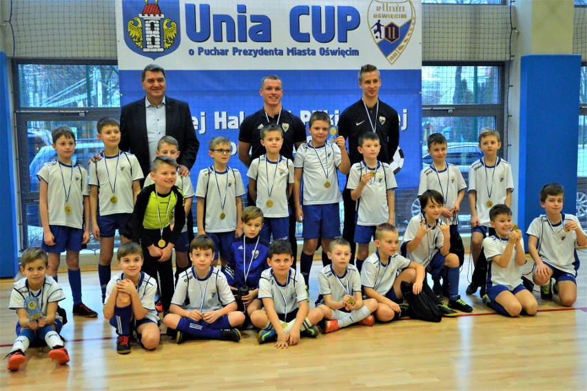 Piłka nożna. Wisła Kraków wygrywa halowy turniej Unia Cup żaków w Oświęcimiu